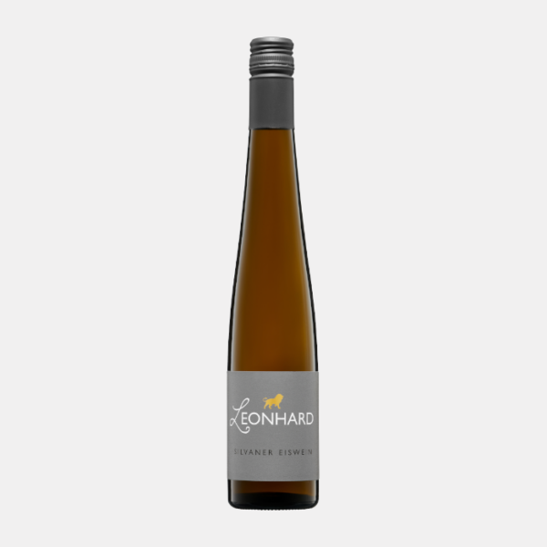 Eine Flasche Silvaner Eiswein vom Weingut Leonhard aus Pleitersheim.