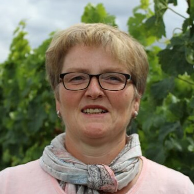 Iris Leonhard - Weingut Leonhard
