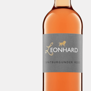 Eine Nahaufnahme einer Flasche Spätburgunder Rosé vom Weingut Leonhard aus Pleitersheim.